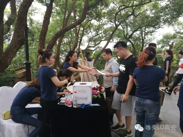 1481591666893339.png blob.png